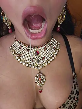 callmeshreya লাইভ XXX চ্যাট