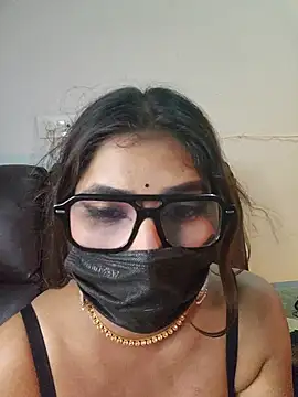 callmeshreya Show in webcam