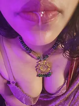 callmeshreya's Webcam Show