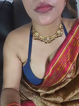 callmeshreya's Live XXX Chat