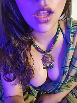 callmeshreya's Live XXX Chat