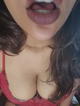 callmeshreya Show in webcam