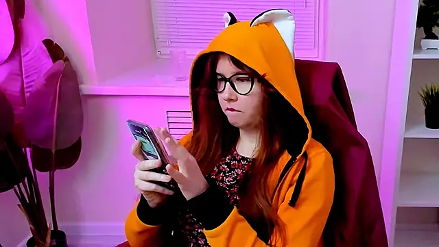 חדר צ'אט בשידור חי של CarolGiggly