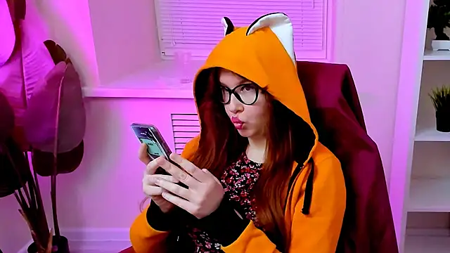 CarolGiggly webcam show