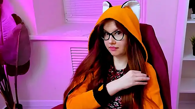 CarolGiggly webcam show