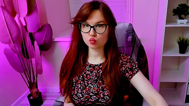 CarolGiggly's Live XXX Chat