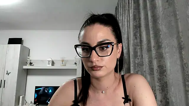 AleeAlice Chat XXX in diretta