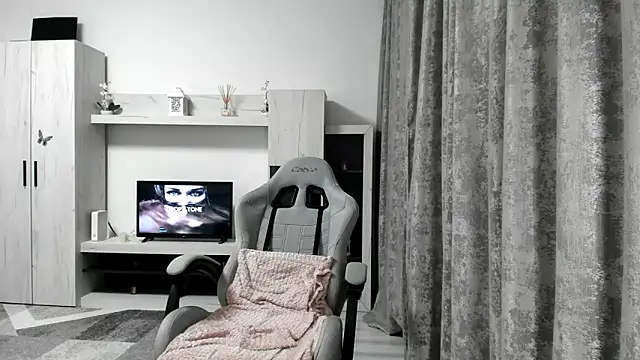 Show modela AleeAlice na web-kameri
