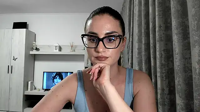 AleeAlice Webcam show