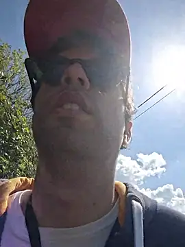 RikCum4u: διαδικτυακό σόου στην κάμερα