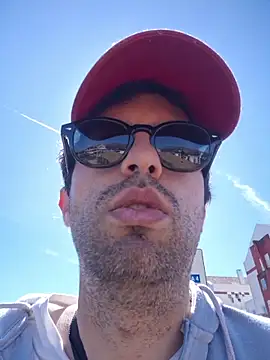 Pokazy przed kamerką – RikCum4u