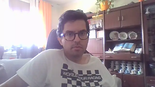 Show de RikCum4u na webcam