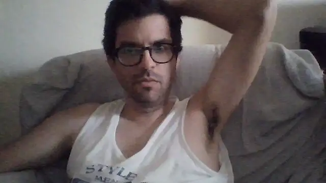 Show de RikCum4u na webcam