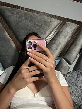 Chatroom XXX en direct de Praga_Pink