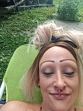 DaddyAndSplashQueen Show in webcam