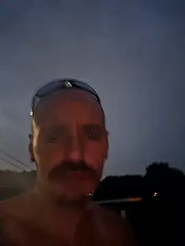DaddyAndSplashQueen Show in webcam