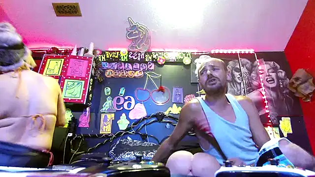 DaddyAndSplashQueen Show in webcam