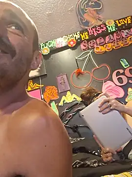 DaddyAndSplashQueen Show in webcam