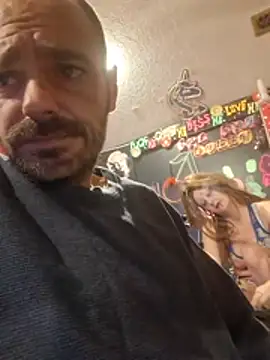 DaddyAndSplashQueen Chat XXX in diretta