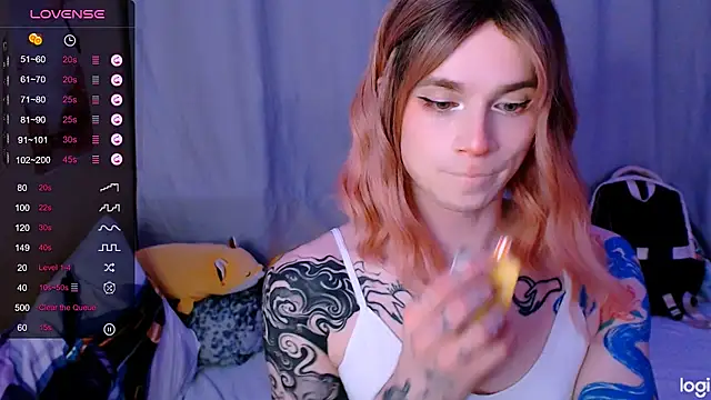 Alice_Hells: διαδικτυακό σόου στην κάμερα