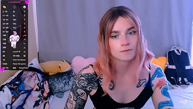 הופעת וובקאם של Alice_Hells