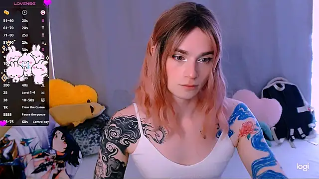 הופעת וובקאם של Alice_Hells