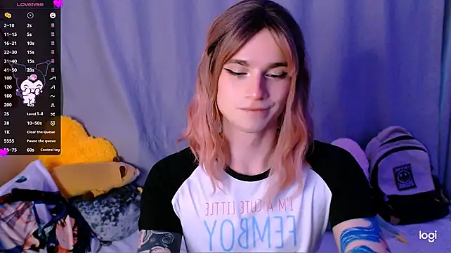 הופעת וובקאם של Alice_Hells