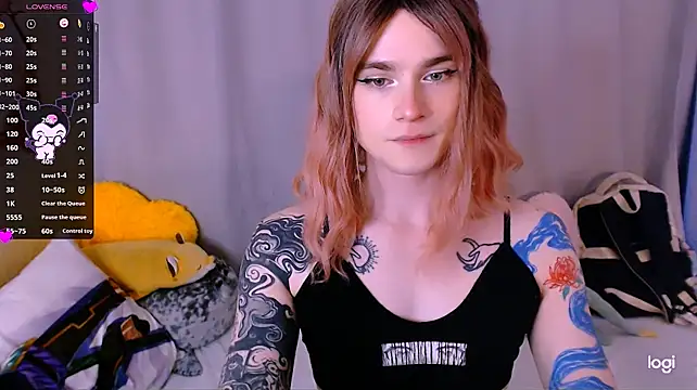 Alice_Hells: διαδικτυακό σόου στην κάμερα