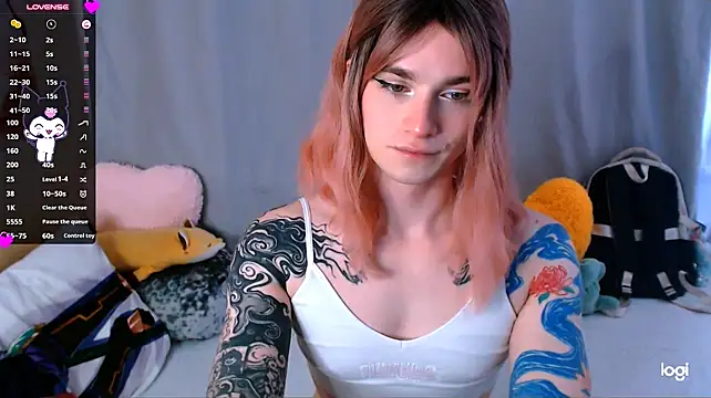 הופעת וובקאם של Alice_Hells