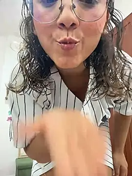 Kay_LustyWife Chat XXX in diretta