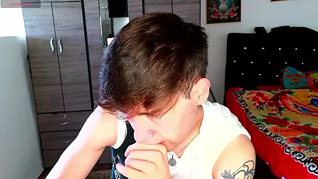 samael1107: διαδικτυακό σόου στην κάμερα