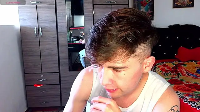 samael1107: διαδικτυακό σόου στην κάμερα