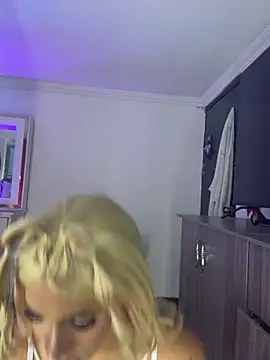Thalia_girl21: διαδικτυακό σόου στην κάμερα