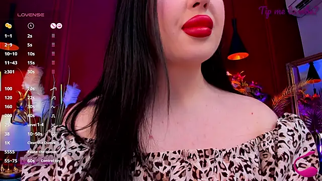 Mayzzie: διαδικτυακό σόου στην κάμερα