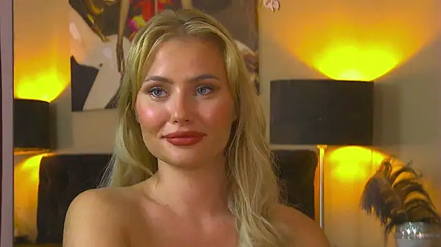 צ'אט XXX בשידור חי של MisshaNight