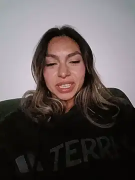 Karolgood3 Adlı Modelin Canlı XXX Sohbeti