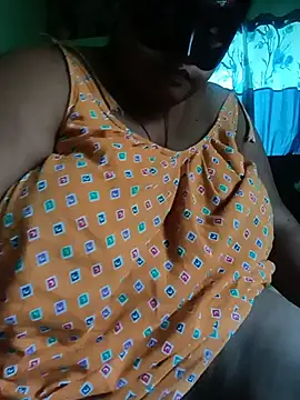 monaa Show in webcam