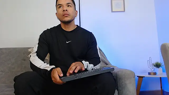 estebandelouis 网络视讯表演