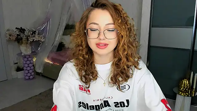 SereneFlame Chat XXX live