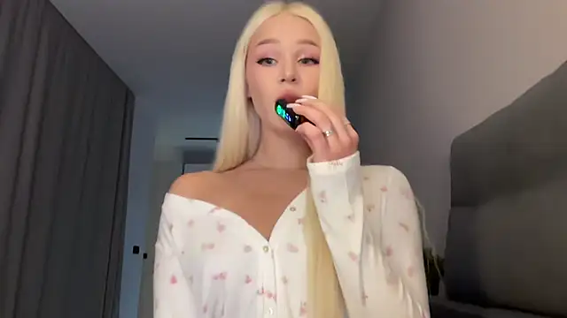 ur_molly Show in webcam