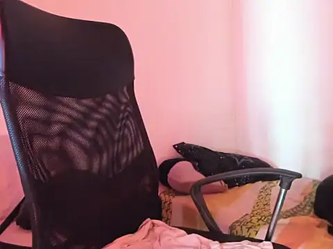 sarahlovexxv's Live Chat Room