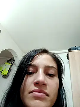 Virgin_Pussy_Love Adlı Modelin Web Kamerası Şovu