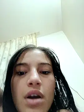 Virgin_Pussy_Love 网络视讯表演