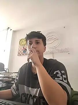 Im_Milan_Rs' Live XXX Chat