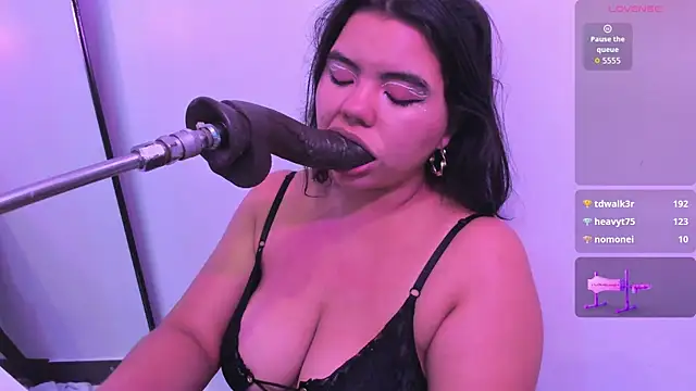 klhoe_boobs Show in webcam