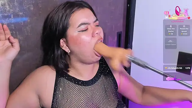 klhoe_boobs' Webcam Show