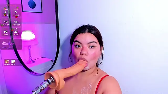 klhoe_boobs' Webcam Show