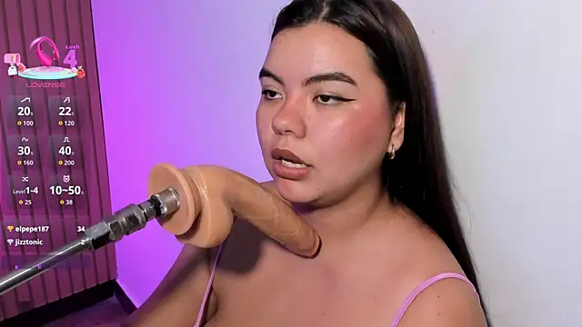 Czat XXX na żywo – klhoe_boobs