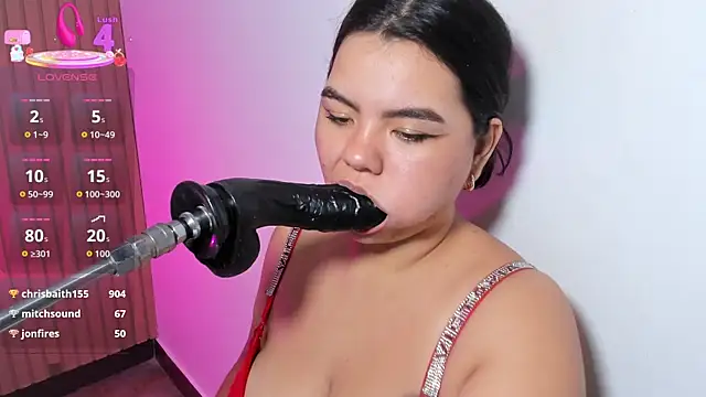 klhoe_boobs' Webcam Show
