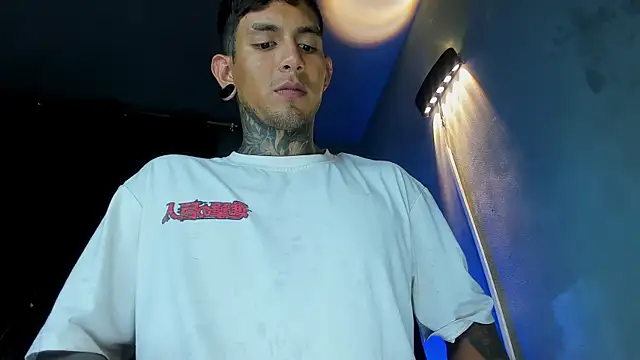 Travisttanner28 Show Webcam